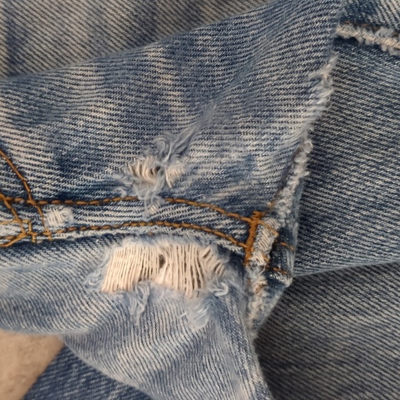 Levi's 501 Distressed Jeans - Picture 4 of 14